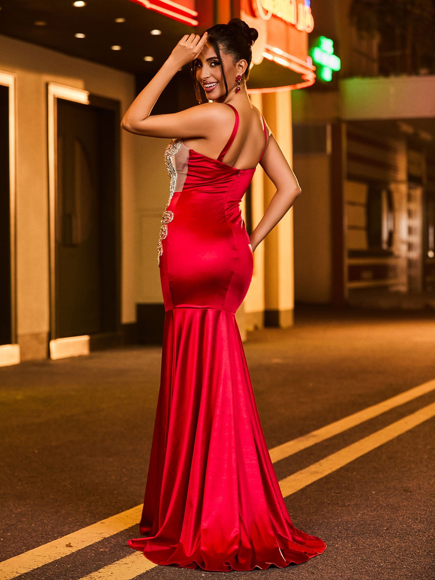 Spaghettiträger Strasssteinen Satin Meerjungfrau Kleid Burgunderrot